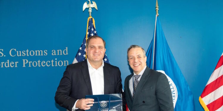 Πιτσιλής: Συνάντηση με τον επικεφαλής της Υπηρεσίας Τελωνείων και Προστασίας Συνόρων των ΗΠΑ