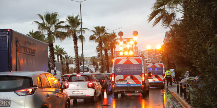 Κακοκαιρία Byron: Από μία λωρίδα η κυκλοφορία στη νέα εθνική Αθηνών – Κορίνθου – Ποιοι δρόμοι έχουν κλείσει