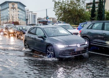 Καιρός: Σφοδρές καταιγίδες από την κακοκαιρία Byron – Οι 10 περιοχές που βρίσκονται στο επίκεντρο