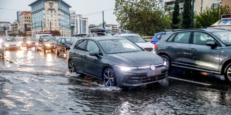 Καιρός: Σφοδρές καταιγίδες από την κακοκαιρία Byron – Οι 10 περιοχές που βρίσκονται στο επίκεντρο