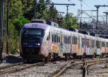 Καθυστερήσεις στον Προαστιακό λόγω φωτιάς στον Ασπρόπυργο