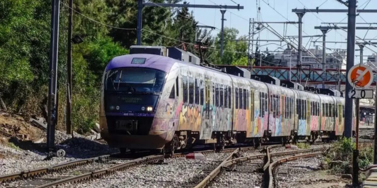 Καθυστερήσεις στον Προαστιακό λόγω φωτιάς στον Ασπρόπυργο