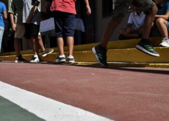 Μεσολόγγι: Ανήλικοι χτύπησαν 14χρονο, τον ανάγκασαν να γονατίσει και ανέβασαν το βίντεο στα social media