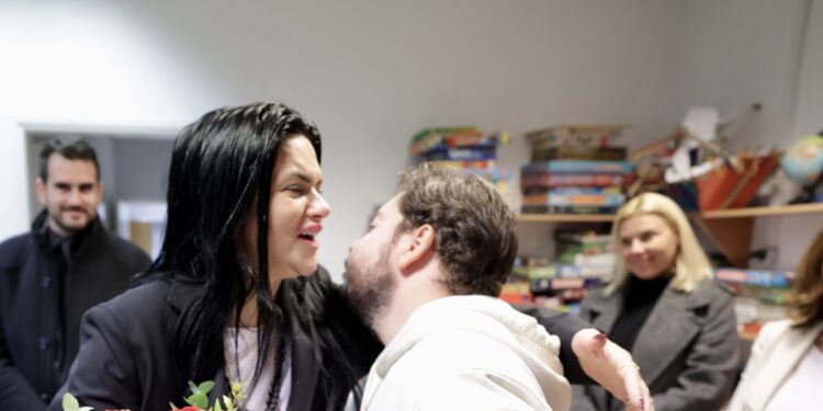 Δήμητρα Κατσαφάδου: Δωρεά – Ανακατασκευή στο κτήριο ΑμεΑ της Αγίας Παρασκευής (video)