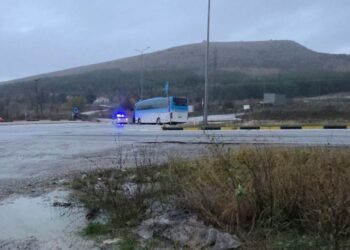 Πτολεμαΐδα: «Ευτυχώς που ένας επιβάτης έπιασε το τιμόνι και δεν είχαμε χειρότερα» λέει ο ιδιοκτήτης του λεωφορείου για τον οδηγό που πέθανε