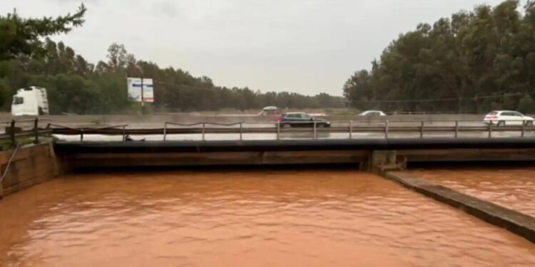 Κακοκαιρία Byron: Σε οριακό σημείο η στάθμη του Σαρανταπόταμου στην Ελευσίνα – Σε επιφυλακή οι αρχές
