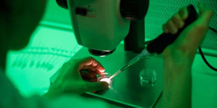 Ποιο το μέλλον των 18 παιδιών που γεννήθηκαν από το σπέρμα του δότη με μετάλλαξη που προκαλεί καρκίνο