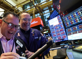 Wall Street: Με κέρδη έκλεισαν οι μετοχές στην αρχή της εορταστικής εβδομάδας – Ο S&P 500 καταγράφει τρίτη συνεχόμενη ημέρα κερδών