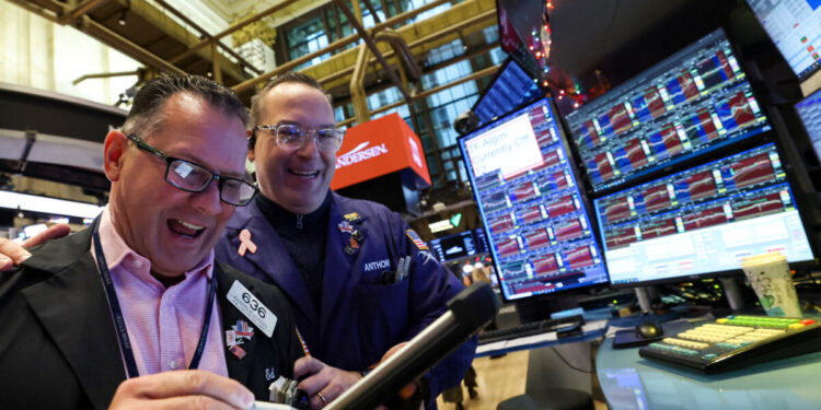 Wall Street: Με κέρδη έκλεισαν οι μετοχές στην αρχή της εορταστικής εβδομάδας – Ο S&P 500 καταγράφει τρίτη συνεχόμενη ημέρα κερδών