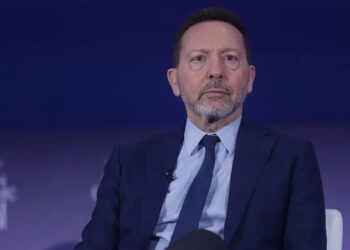 «Καμπανάκια» Στουρνάρα για παραγωγικότητα και ακρίβεια