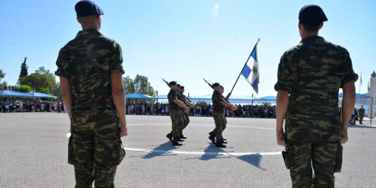 Πηγές ΥΠΕΘΑ για αναβολές στον στρατό: Όσοι σπουδάζουν ή ζουν στο εξωτερικό δεν επηρεάζονται από το νέο σχέδιο νόμου