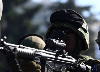 Κομισιόν: «Δεν απορρίψαμε τα εξοπλιστικά προγράμματα της Ελλάδας στο SAFE – Ζητήσαμε διευκρινίσεις»