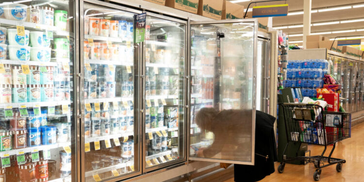 Συνεχίζεται το ράλι τιμών στα τρόφιμα: Πρωταθλητές με αυξήσεις έως 93%, ψάρια και θαλασσινά