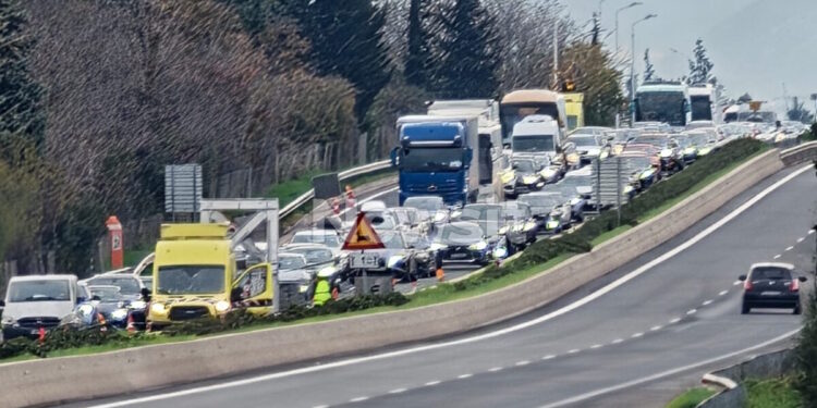Μπλόκα αγροτών: Βελτιωμένη η εικόνα στους δρόμους της χώρας – «Χριστουγεννιάτικο θαύμα» για τους ταξιδιώτες