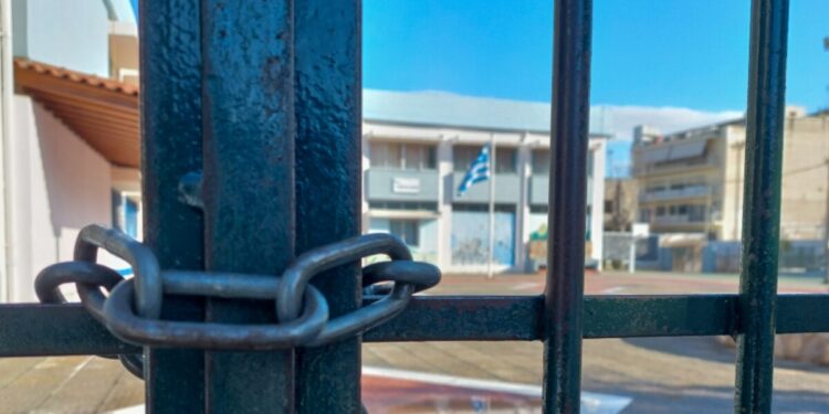 Κακοκαιρία Byron: Κλειστά σχολεία σχολεία σε όλη τη χώρα – Προβλήματα από τα έντονα φαινόμενα