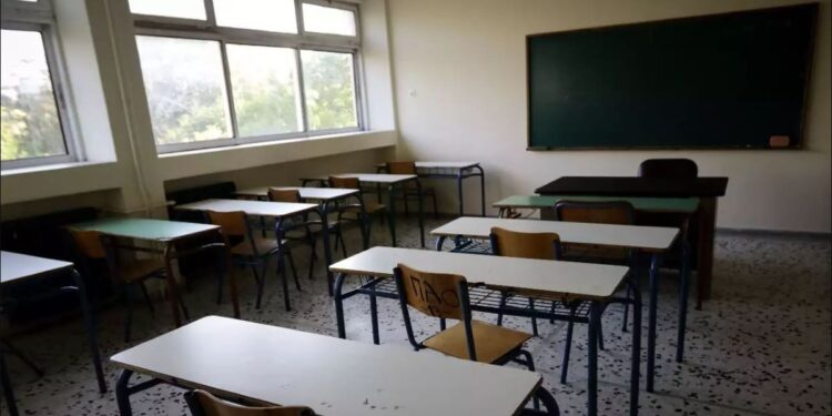 Βόλος: Καθηγητής κλείδωσε τους μαθητές μέσα στην τάξη για να κάνει μάθημα – Τους απείλησε πως θα τους αποβάλλει