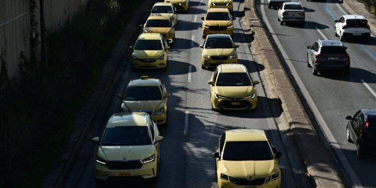 Χωρίς ταξί η Αθήνα μέχρι την Παρασκευή: Παρατείνεται η απεργία