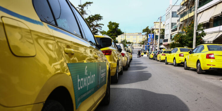Απεργία ταξί: Παρατείνονται μέχρι την Παρασκευή οι κινητοποιήσεις