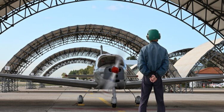 Η Πολεμική αεροπορία εξετάζει την αντικατάσταση του αεροσκάφους Tecnam με ένα πιο στιβαρό σκάφος για την εκπαίδευση των Ικάρων