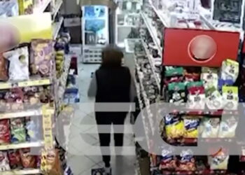 Θάσος: Βίντεο ντοκουμέντο από την στιγμή που 50χρονη αναζητά καταφύγιο πριν την αιματηρή επίθεση από τον πρώην της