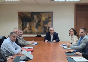 Συνάντηση Θεοδωρικάκου με εκπροσώπους των φορέων οδικών μεταφορών