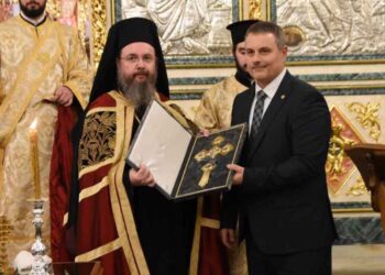 Μεσολόγγι: Συγκίνηση και λαμπρότητα στα Θυρανοίξια του Ιερού Μητροπολιτικού Ναού Αγίου Σπυρίδωνος (φωτο)