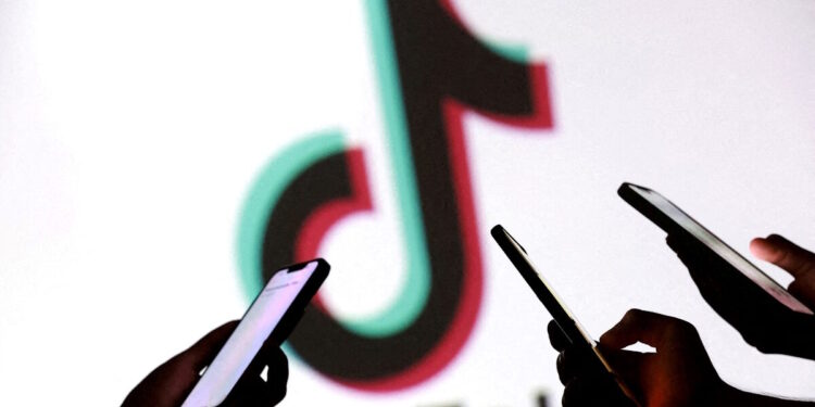 Πατήσια: Έκλειναν ραντεβού με άνδρες μέσω Tiktok υποδυόμενοι τη γυναίκα και τους «ξάφριζαν» – Μια σύλληψη