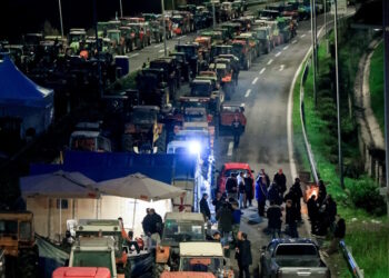 Αγρότες: «Σφίγγει» ο κλοιός των κινητοποιήσεων – Τα ενεργά μπλόκα, οι αποκλεισμοί και οι εντάσεις σε όλη τη χώρα