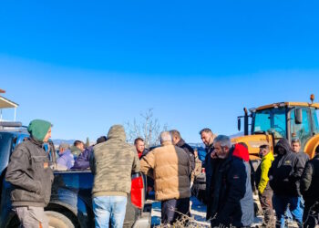 Αγρότες σε ρήξη «έσπασαν» το μπλόκο στα Πράσινα Φανάρια – Νέα κινητοποίηση με τρακτέρ στην Τρίγλια Χαλκιδικής