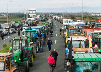 Αγροτικά μπλόκα: Έκλεισε η γέφυρα του Εύηνου – Ετοιμάζουν κινητοποίηση και στο αεροδρόμιο των Ιωαννίνων