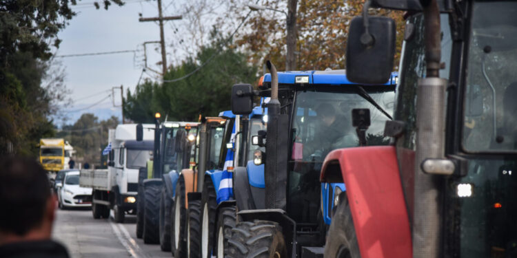 Μπλόκα αγροτών: Κλείνουν στα Μάλγαρα και το ρεύμα προς Θεσσαλονίκη, συνεχίζονται οι κινητοποιήσεις