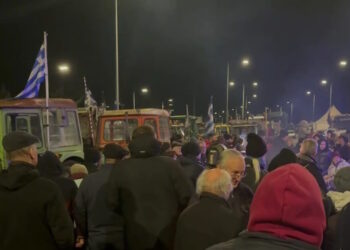 Οι αγρότες κάνουν ρεβεγιόν στα μπλόκα: Πρωτοχρονιά με σούβλες, ζεστό κρασί και ζωντανή μουσική – Εντυπωσιακές εικόνες από τη Νίκαια