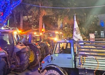Μπλόκα αγροτών: Διαμαρτυρία με «παρέλαση» τρακτέρ σε Λάρισα και Βόλο για τον προϋπολογισμό