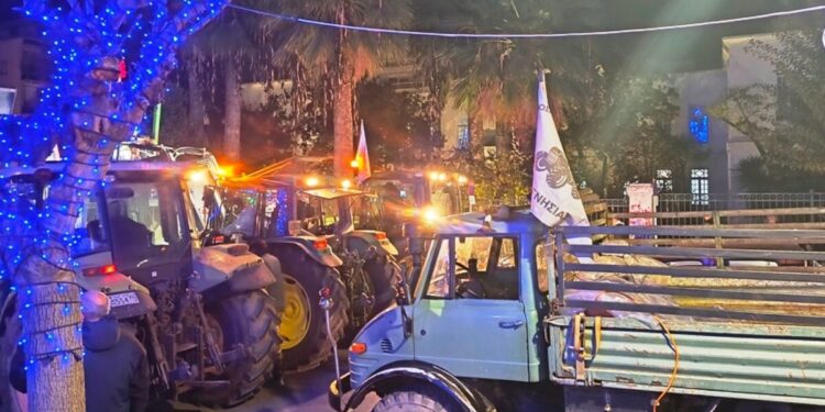 Μπλόκα αγροτών: Διαμαρτυρία με «παρέλαση» τρακτέρ σε Λάρισα και Βόλο για τον προϋπολογισμό