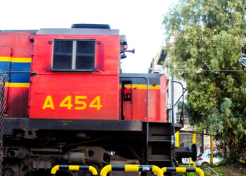 Θεσσαλονίκη: Συνελήφθη οδηγός λεωφορείου που αγνόησε τα σήματα και παρέσυρε μπάρες σε σιδηροδρομική διάβαση