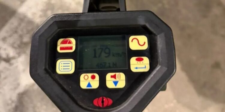 Λεωφόρος Βουλιαγμένης: Radar της Τροχαίας έπιασε 55χρονο να τρέχει με 179 χλμ την ώρα