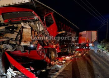 Σοκαριστικό τροχαίο στην Αμφίκλεια: Μετωπική σύγκρουση δύο φορτηγών στην Αθηνών – Λαμίας – Παρέσυραν και αυτοκίνητο