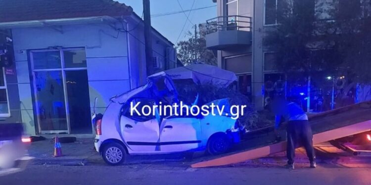 Βραχάτι: Αυτοκίνητο πέρασε στο αντίθετο ρεύμα και καρφώθηκε σε δέντρο – Νεκρός ο 48χρονος οδηγός