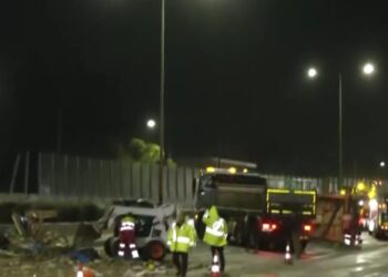 Κηφισός: 2 τραυματίες από σύγκρουση φορτηγού με αυτοκίνητο στο ύψος της Καλυφτάκη – Μεγάλες καθυστερήσεις