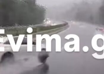 Μαλακάσα: Οδηγός έχασε εν μέσω καταιγίδας τον έλεγχο του αυτοκινήτου και έπεσε σε λεωφορείο – Δείτε βίντεο