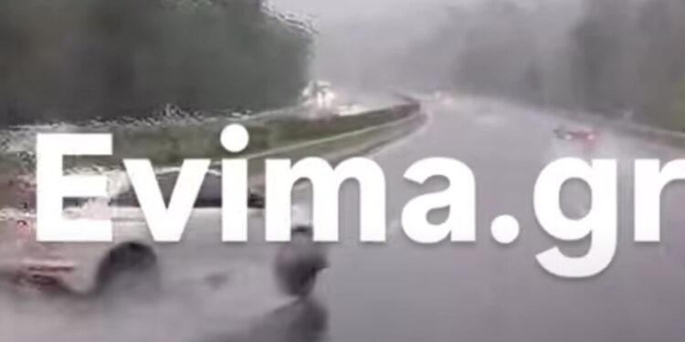 Μαλακάσα: Οδηγός έχασε εν μέσω καταιγίδας τον έλεγχο του αυτοκινήτου και έπεσε σε λεωφορείο – Δείτε βίντεο