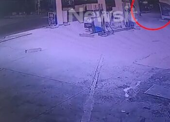 Νέα Φιλαδέλφεια: Βίντεο ντοκουμέντο με τη στιγμή που ο 27χρονος συγκρούεται στο τρόλεϊ