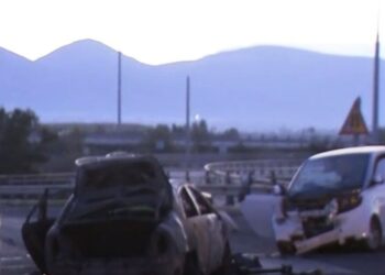 Παλαιό Φάληρο: Οδηγός αυτοκινήτου μπήκε στο αντίθετο ρεύμα και προκάλεσε τροχαίο – Κάηκε ολοσχερώς το όχημα του