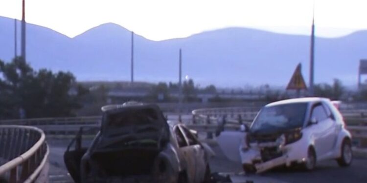 Παλαιό Φάληρο: Οδηγός αυτοκινήτου μπήκε στο αντίθετο ρεύμα και προκάλεσε τροχαίο – Κάηκε ολοσχερώς το όχημα του