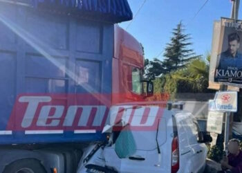 Πάτρα: Νταλίκα διέλυσε βανάκι και το «στρίμωξε» πάνω σε μάντρα