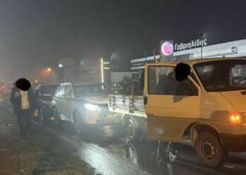 Καραμπόλα 3 οχημάτων στη Βέροια: Στο νοσοκομείο τετραμελής οικογένεια με 2 παιδιά