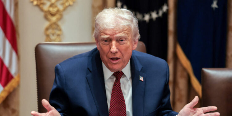 Απειλές Τραμπ κατά του Μεξικού με επιπρόσθετους δασμούς 5%