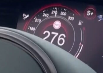 Όταν ο Στέφανος Τσιτσιπάς έτρεχε με 276 χλμ. με την Aston Μartin του