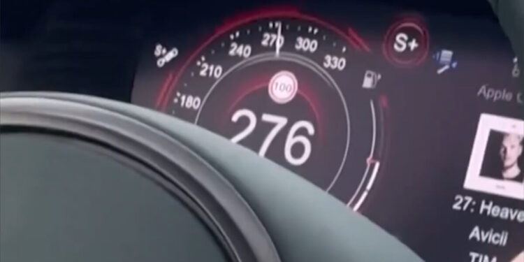 Όταν ο Στέφανος Τσιτσιπάς έτρεχε με 276 χλμ. με την Aston Μartin του