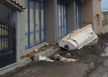 Η κακοκαιρία Byron σαρώνει και το Ηράκλειο: Ανεμοστρόβιλος χτύπησε τον Τσούτσουρο – Υπερχείλισε ρέμα